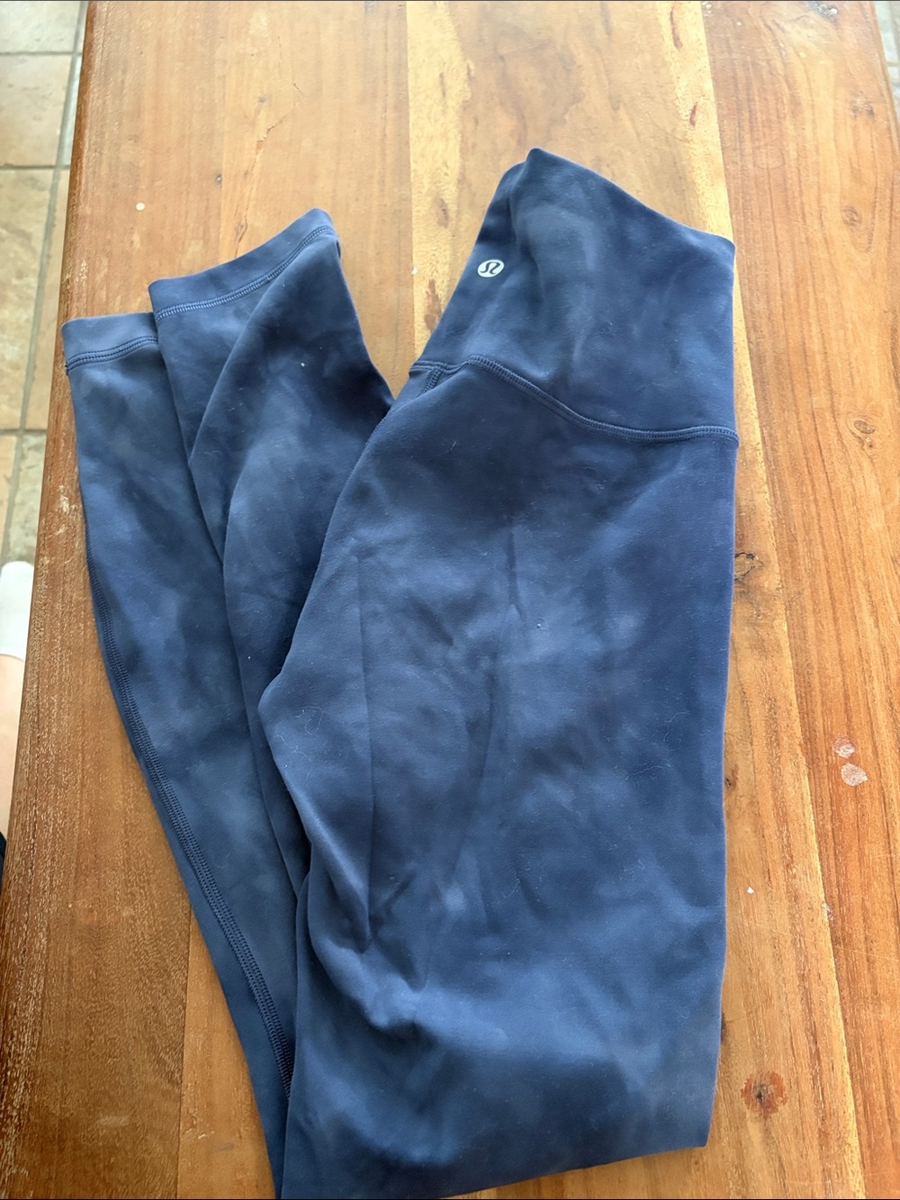 lululemon athletica navy workout leggings with reflective logo